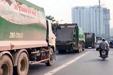 4 tài xế xe rác đi vào làn buýt nhanh trình diện nhận phạt