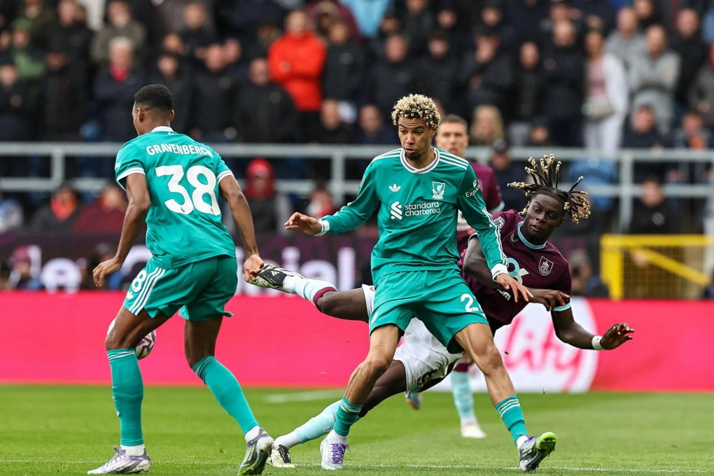 Liverpool nhọc nhằn đánh bại 10 người của Burnley - 1 Liverpool nhọc nhằn đánh bại 10 người của Burnley - 1