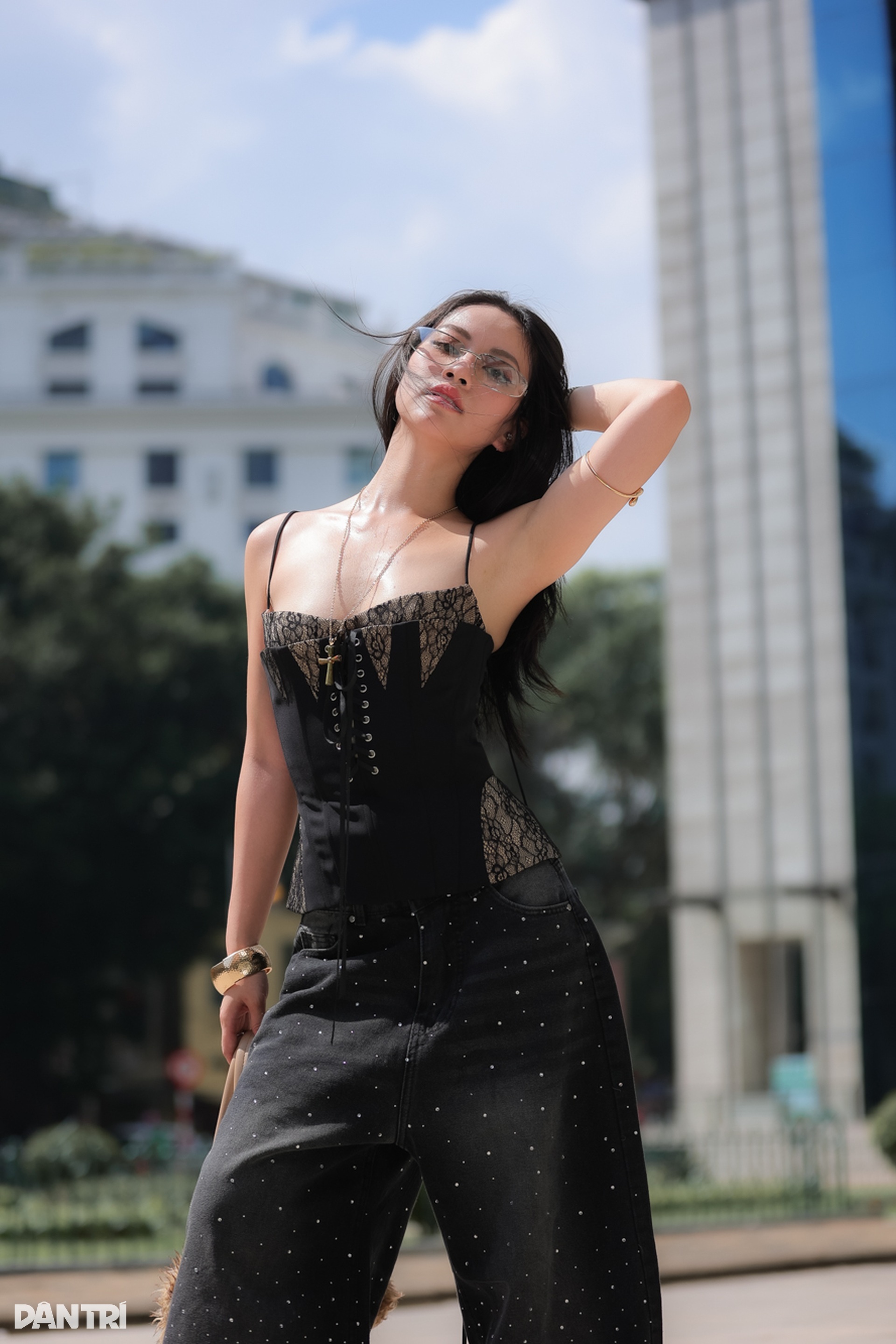 Cách phối áo corset gợi cảm, tôn dáng nhưng vẫn thanh lịch - 12