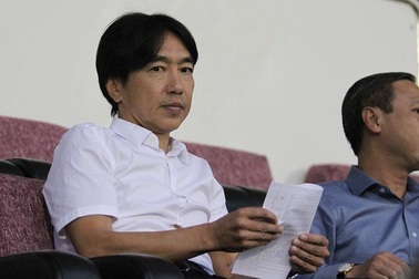 Phi Sơn và HLV Miura sẽ ra mắt CLB TPHCM vào ngày 5/1