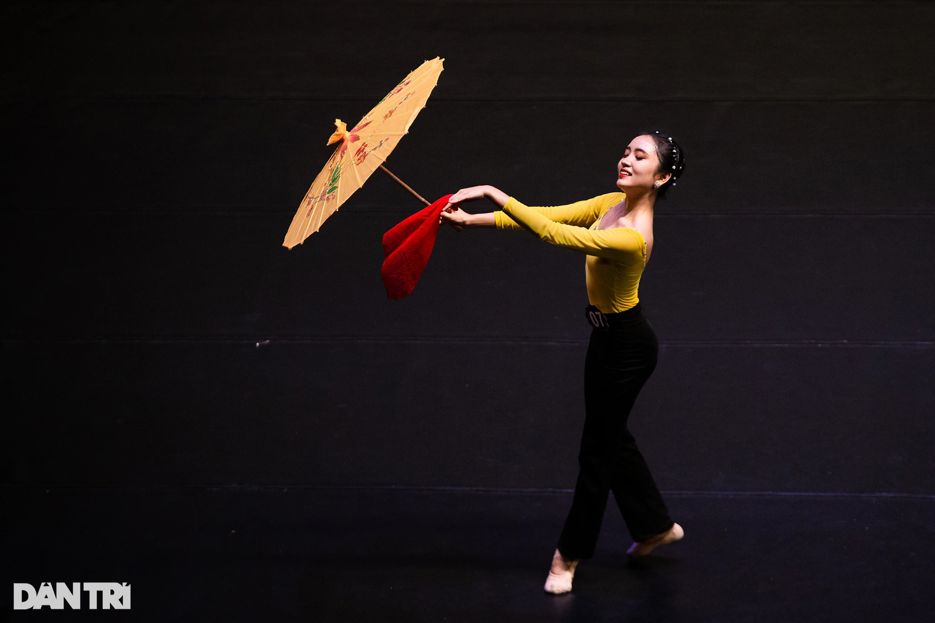 Ngắm nữ sinh trường Múa biểu diễn ballet trong kỳ thi tốt nghiệp - 10 Ngắm nữ sinh trường Múa biểu diễn ballet trong kỳ thi tốt nghiệp - 10
