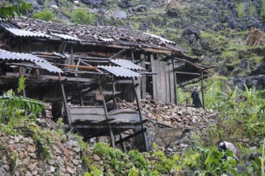 Thiệt hại nặng vì hoàn lưu bão, tiếp diễn nguy cơ lũ quét và sạt lở đất