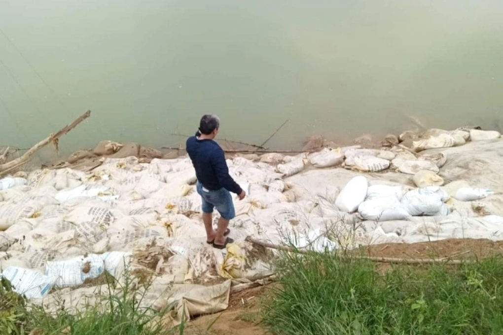 Đi tắm sông cùng nhóm bạn, một học sinh lớp 8 bị đuối nước - 1 Đi tắm sông cùng nhóm bạn, một học sinh lớp 8 bị đuối nước - 1