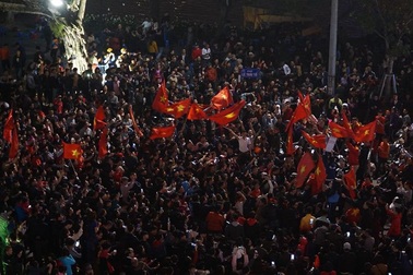 Cấp cứu tai nạn tăng 150% do bóng đá, Bộ trưởng Y tế “lên sóng” kêu gọi cổ vũ an toàn!