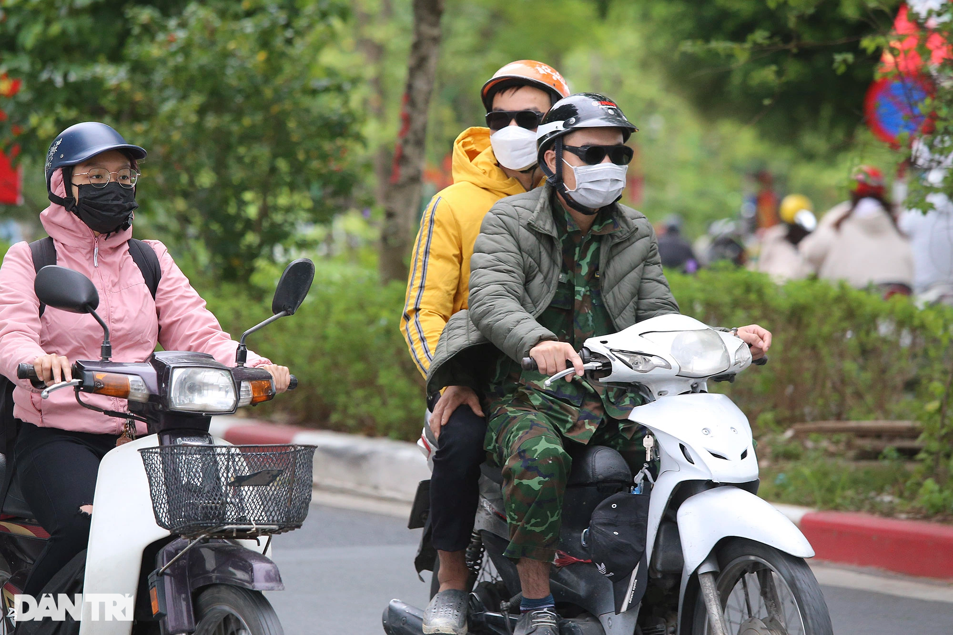 Gió lạnh tràn về, người Hà Nội mặc áo lông ra đường - 9 Gió lạnh tràn về, người Hà Nội mặc áo lông ra đường - 9