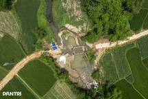 Cầu Dân trí thôn Trang Thành sắp hoàn thiện, nối đôi bờ con suối dữ