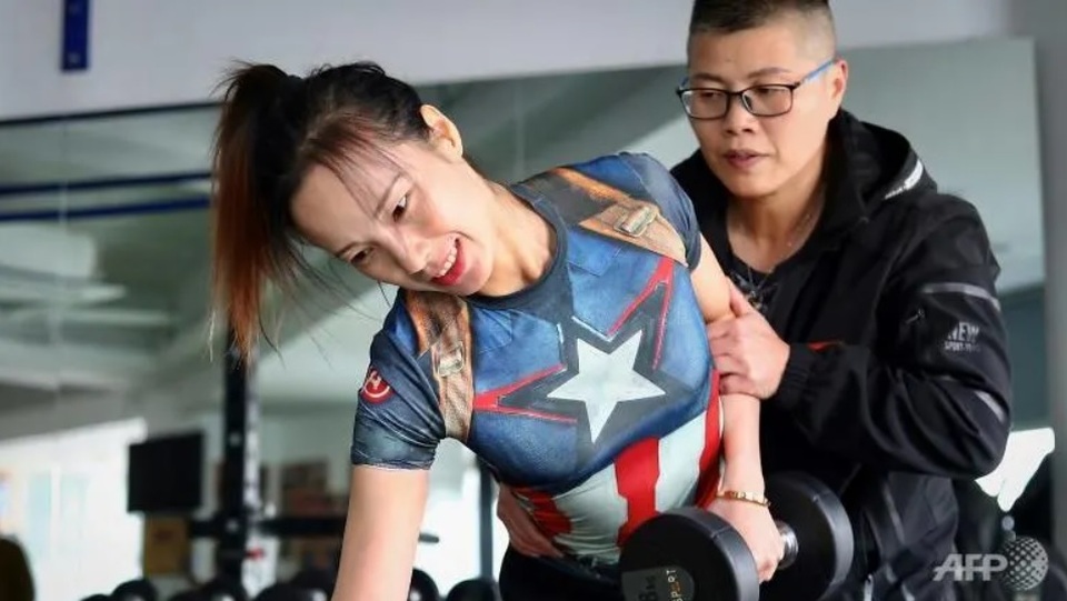 Nữ vận động viên thể hình mất một bên chân chiếm thiện cảm của công chúng - 3 Nữ vận động viên thể hình mất một bên chân chiếm thiện cảm của công chúng - 3
