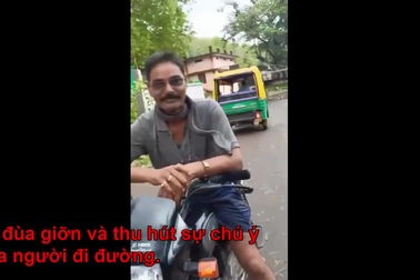 Đùa giỡn với hổ mang cực độc, chuyên gia bắt rắn trả giá bằng cả mạng sống