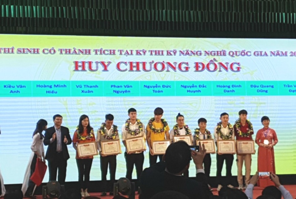Ghi danh tầm quốc gia ở tuổi 16 của học sinh trường nghề chương trình 9+ - 2 Ghi danh tầm quốc gia ở tuổi 16 của học sinh trường nghề chương trình 9+ - 2