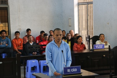 Xách gậy đánh bố vợ tử vong vì bị đuổi ra khỏi nhà