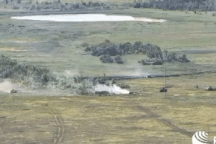 Xe tăng Nga khai hỏa, bắn cháy đoàn xe bọc thép Ukraine