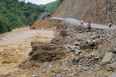 22 người chết, 5 người mất tích trong bão số 2 