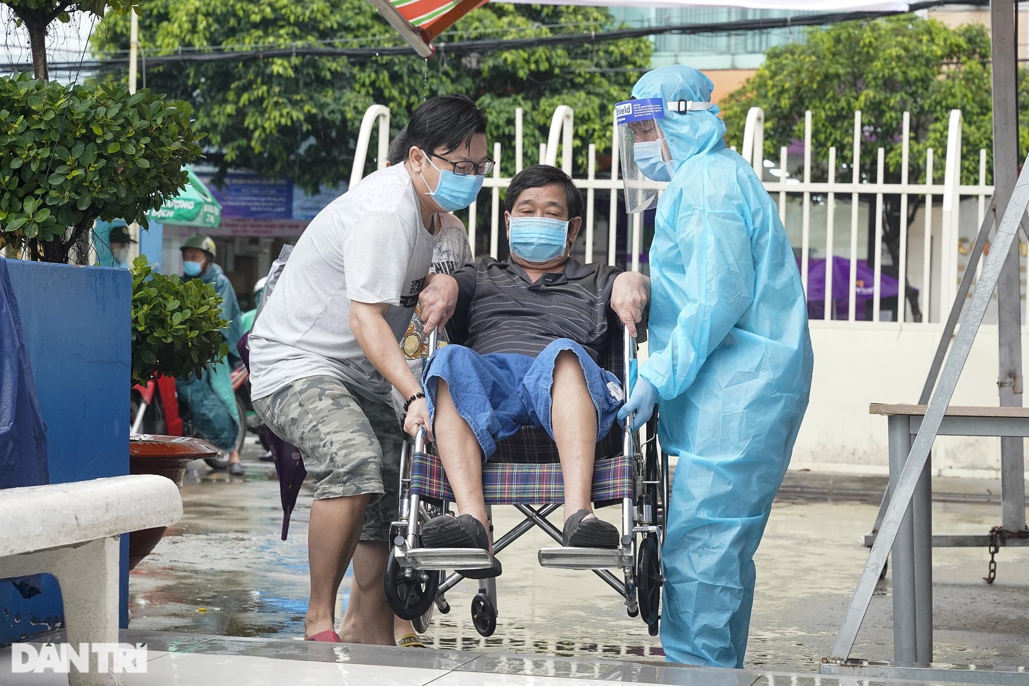 Sài Gòn tĩnh lặng thêm một tuần vì con virus quái ác - 6 Sài Gòn tĩnh lặng thêm một tuần vì con virus quái ác - 6