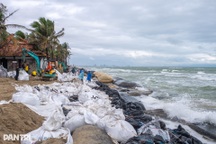 Thủ tướng: Bí thư, chủ tịch các tỉnh hoãn họp để tập trung chống bão số 13