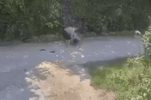 Gã đàn ông đánh đập "vợ hờ" dã man giữa đường