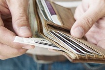 Cả nhà chồng xem tôi như thẻ ATM