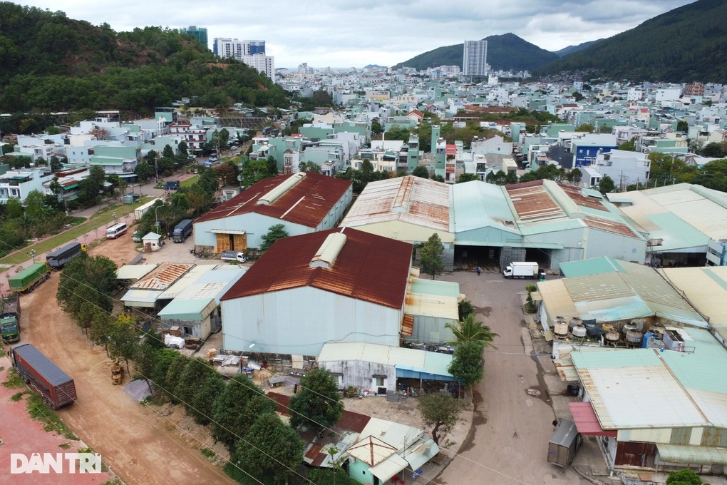 Di dời các doanh nghiệp, cơ sở sản xuất nằm trong khu dân cư - 1