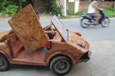 Ngắm “siêu xe” Lamborghini bằng gỗ độc đáo giá 20 triệu của 9x Hà Nội
