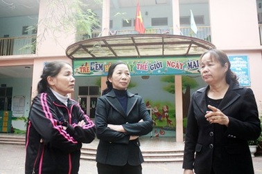 Hàng chục bà giáo già kêu cứu