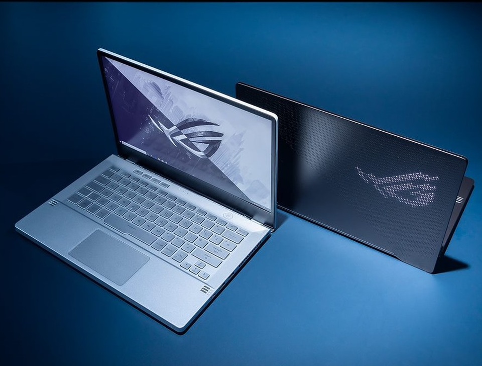 Asus ra mắt laptop dành cho game thủ với màn hình LED hiển thị ở mặt lưng - 1 Asus ra mắt laptop dành cho game thủ với màn hình LED hiển thị ở mặt lưng - 1