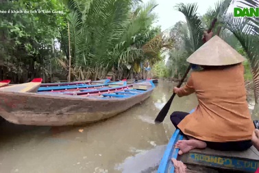 Xót xa hình ảnh xuồng chèo vắng khách vì "ế" khách du lịch