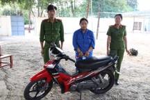 "Nữ quái" dùng dao khống chế tài xế xe ôm, cướp tài sản