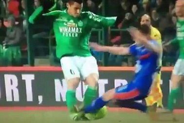 Cầu thủ bị treo giò 11 trận sau pha vào bóng rợn tóc gáy