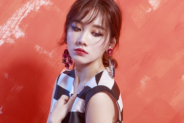 Mặc scandal “tình ái” của chồng, Hari Won bất ngờ ra mắt tự truyện