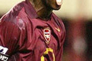 Campbell “họa vô đơn chí”