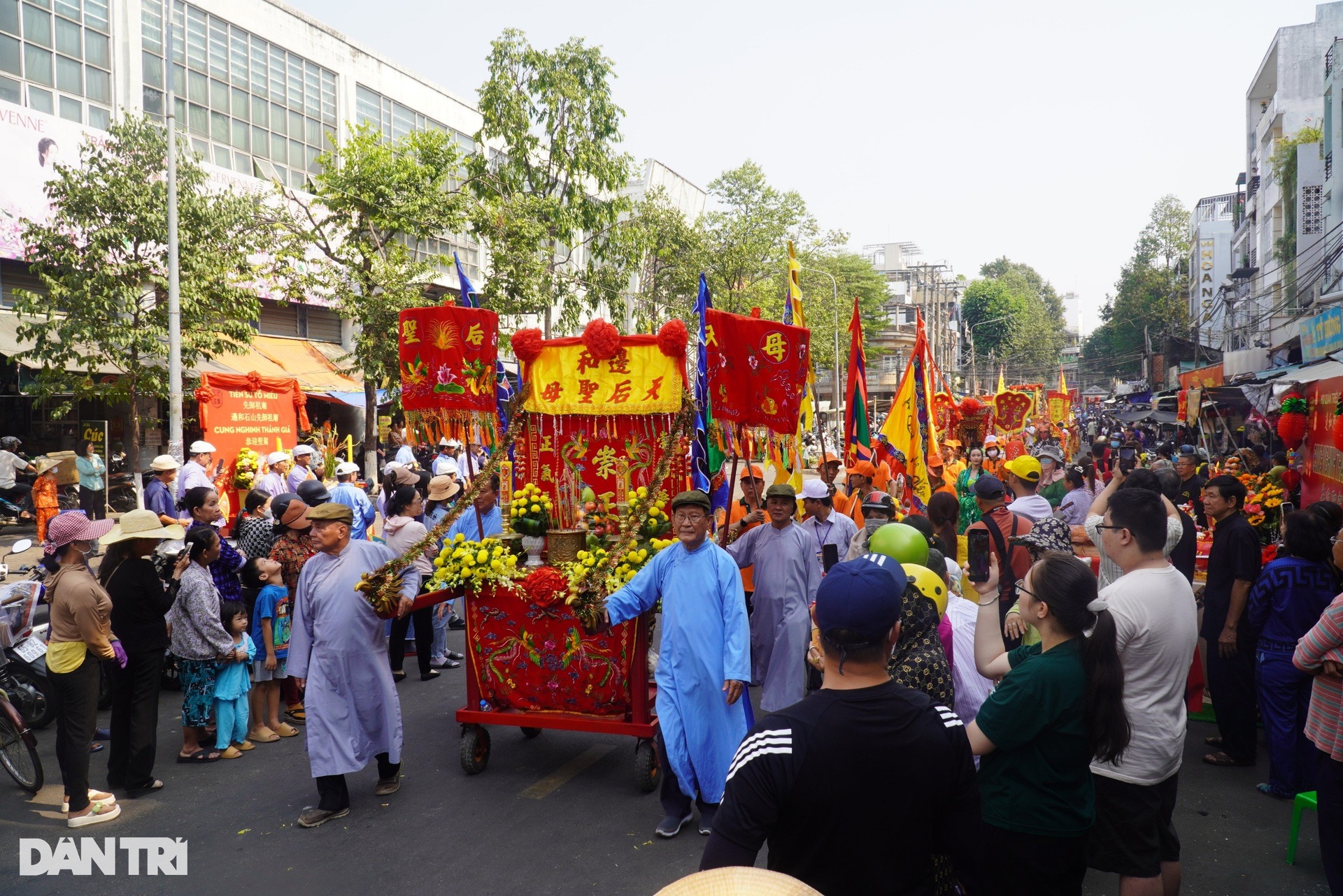 Người dân hóa trang thần tiên, diễu hành lễ nghinh thần độc đáo ở Biên Hòa - 3 Người dân hóa trang thần tiên, diễu hành lễ nghinh thần độc đáo ở Biên Hòa - 3