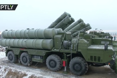 Uy lực “vệ binh” canh giữ bầu trời Nga S-400