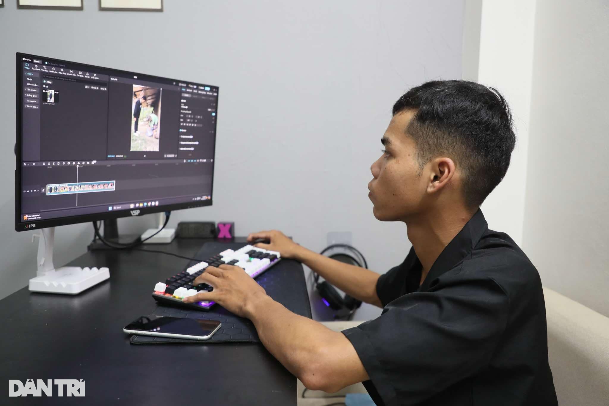 Gặp lại người hùng cầm búa đập tường cứu người gây sốt ở Hà Nội - 5 Gặp lại người hùng cầm búa đập tường cứu người gây sốt ở Hà Nội - 5