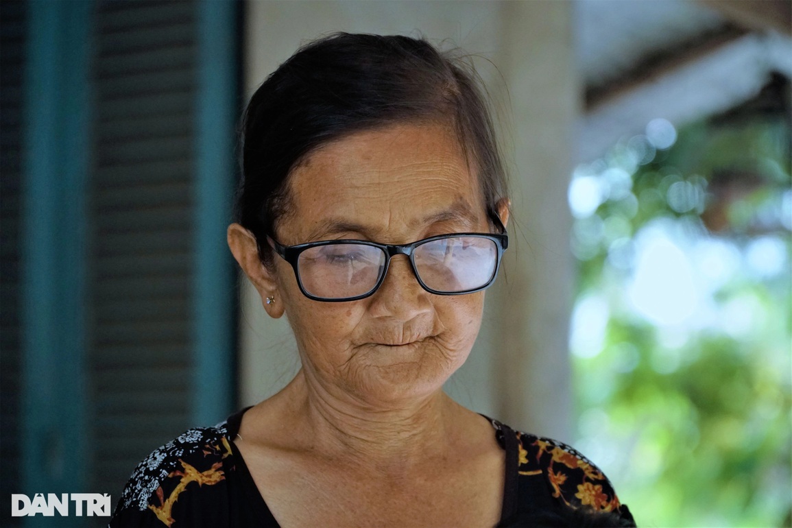 Nghẹn đắng ước mơ của cô bé bị tình địch của mẹ tạt a xít mù cả 2 mắt - 4 Nghẹn đắng ước mơ của cô bé bị tình địch của mẹ tạt a xít mù cả 2 mắt - 4