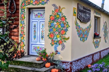 Ngôi làng đẹp như cổ tích khi tất cả phụ nữ đều là… họa sĩ