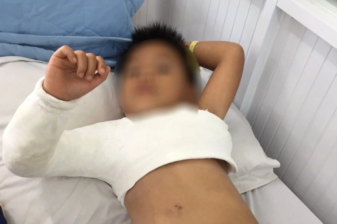 Thợ sơn cứu cháu bé dưới giếng: Khi tôi xuống nước đã ngập quá cổ bé - 1 Thợ sơn cứu cháu bé dưới giếng: Khi tôi xuống nước đã ngập quá cổ bé - 1