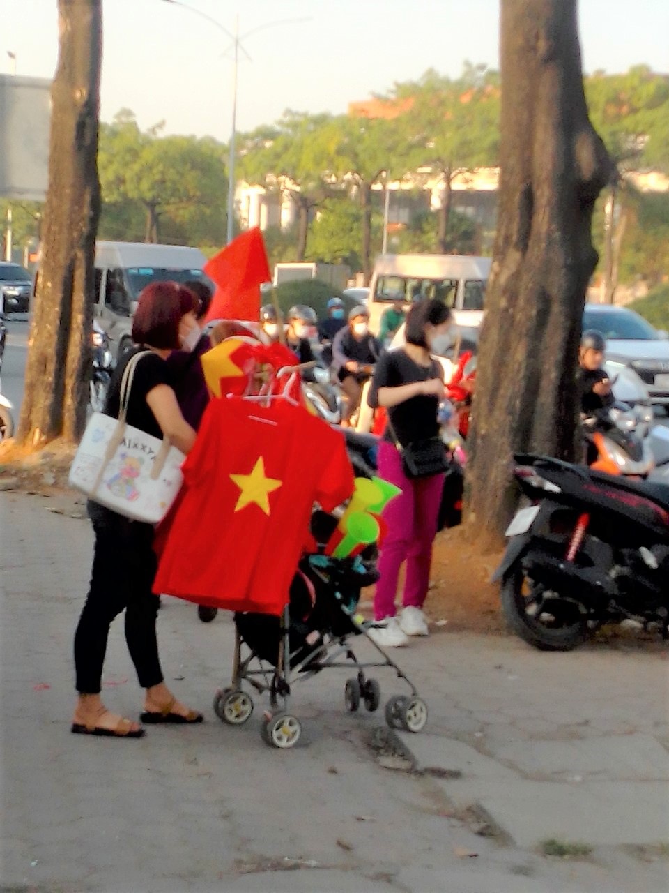 Tranh thủ kiếm Tết trước giờ bóng lăn