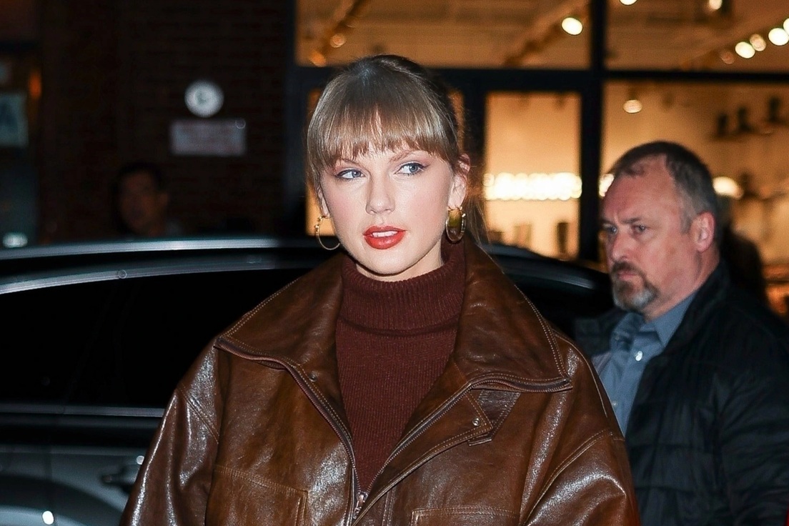 Taylor Swift liên tục khoe thời trang nhà giàu, bộ đồ đi dạo giá 2 tỷ đồng