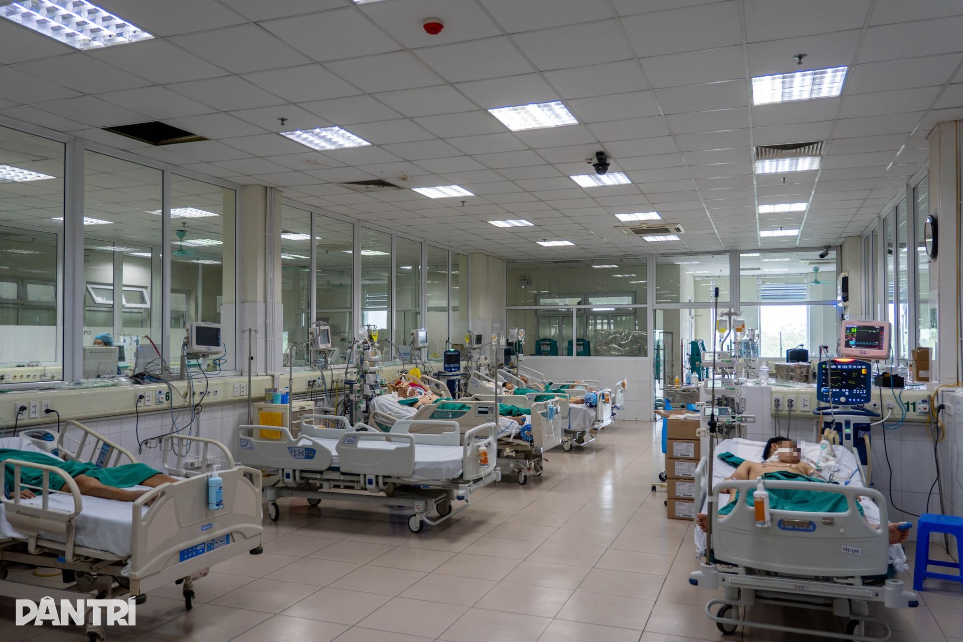 Tuyến cuối chữa sốt xuất huyết: Chạy đua cứu bệnh nhân cô đặc máu - 5 Tuyến cuối chữa sốt xuất huyết: Chạy đua cứu bệnh nhân cô đặc máu - 5