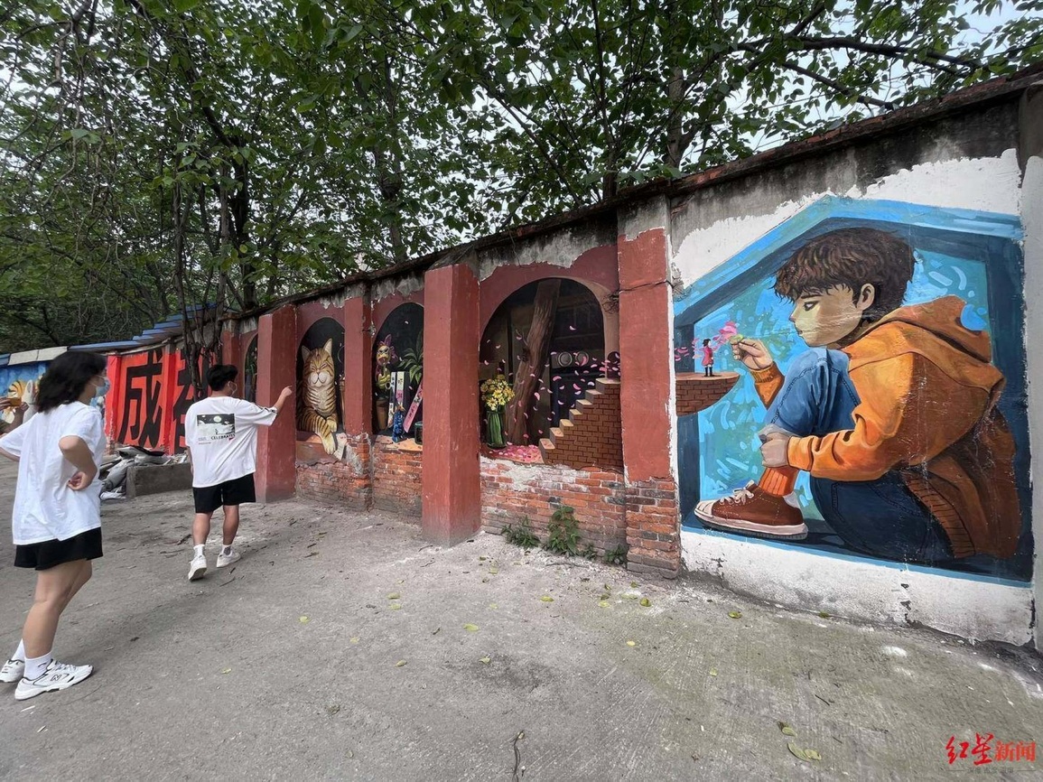 Lột xác cho con hẻm cũ vì người yêu sợ bóng tối - 3