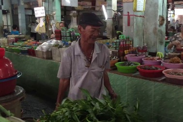 Người đàn ông quét rác ở chợ bất ngờ thành tỷ phú