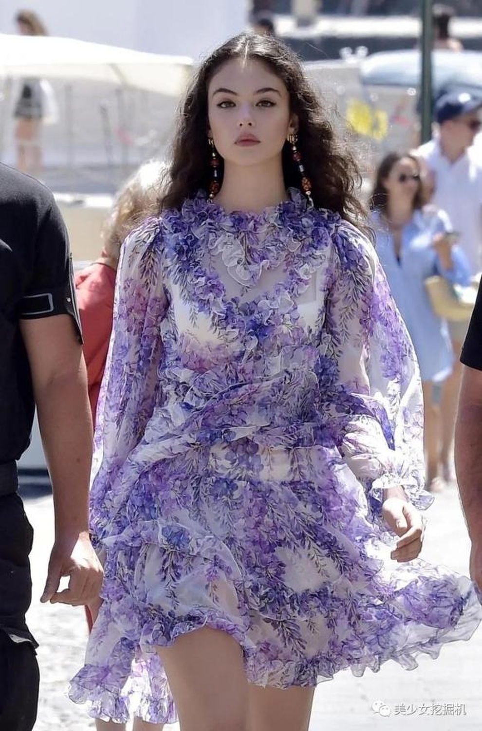 Mê mẩn nhan sắc tuổi 17 của con gái biểu tượng sắc đẹp Monica Bellucci - 3 Mê mẩn nhan sắc tuổi 17 của con gái biểu tượng sắc đẹp Monica Bellucci - 3