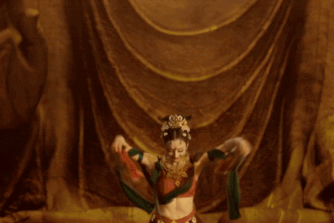 Lạc Văn Bác - Vũ công hút hồn được ví như "Dương Mịch của làng múa"