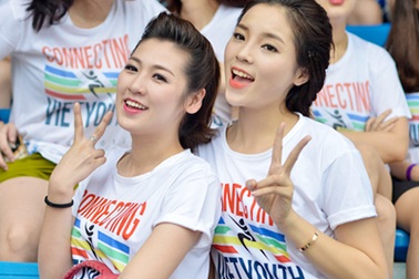 Hoa hậu Kỳ Duyên, Á hậu Tú Anh tươi xinh chạy bộ từ thiện