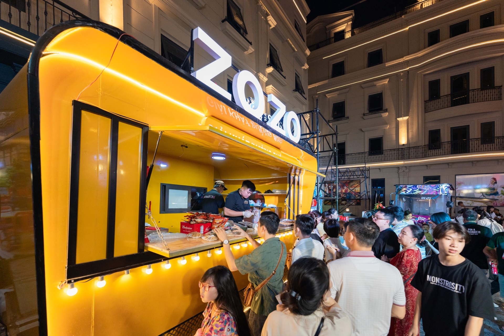 Khai trương phố lễ hội Carnaby 214 tại ngõ 214 Nguyễn Xiển - 10