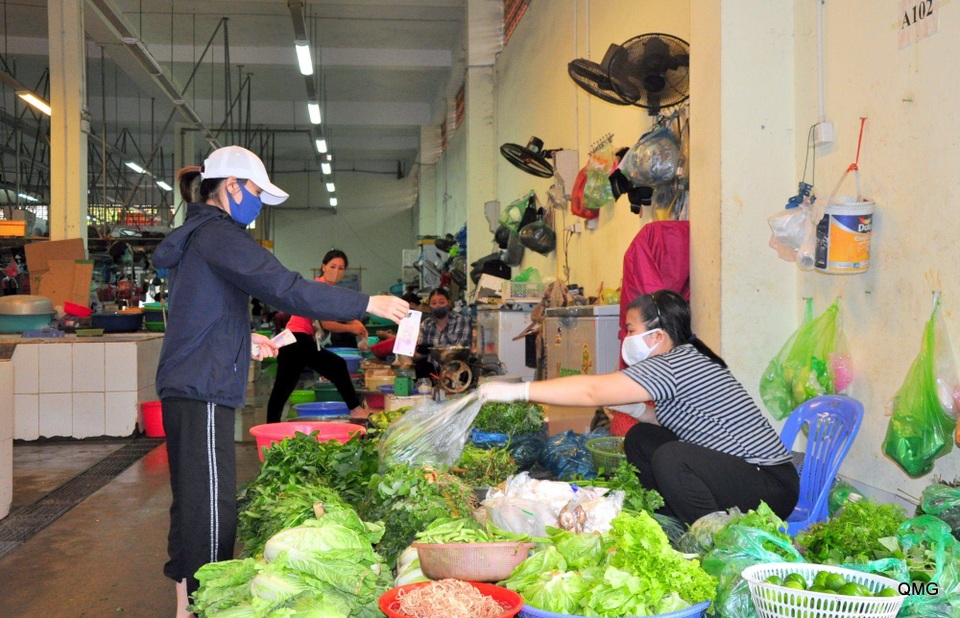 Bác thông tin người dân đi chợ 2 lần trong ngày sẽ bị bêu tên - 1