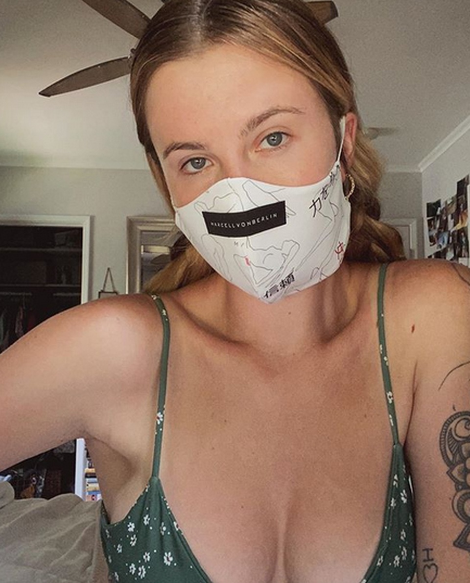 Ireland Baldwin diện áo tắm khoe loạt hình xăm khủng - 7 Ireland Baldwin diện áo tắm khoe loạt hình xăm khủng - 7