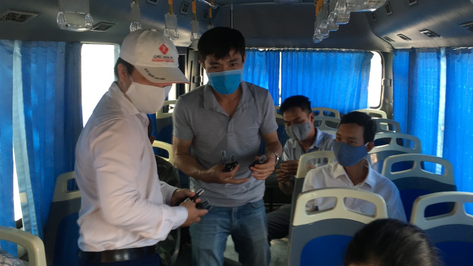 Điều chế nước rửa tay khô để phát miễn phí phòng chống dịch Covid - 19 - 4 Điều chế nước rửa tay khô để phát miễn phí phòng chống dịch Covid - 19 - 4