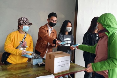 Bưu điện Việt Nam tạm dừng chuyển khẩu trang, nước sát trùng ra nước ngoài