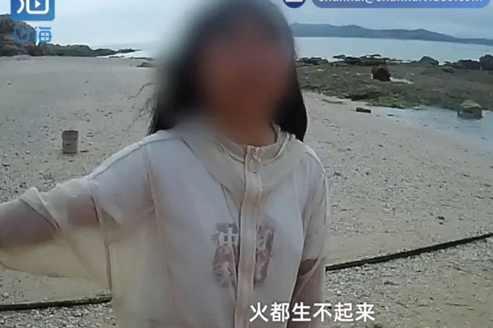 Cha mẹ bỏ con gái 13 tuổi trên đảo hoang để dạy cho một bài học - 1 Cha mẹ bỏ con gái 13 tuổi trên đảo hoang để dạy cho một bài học - 1