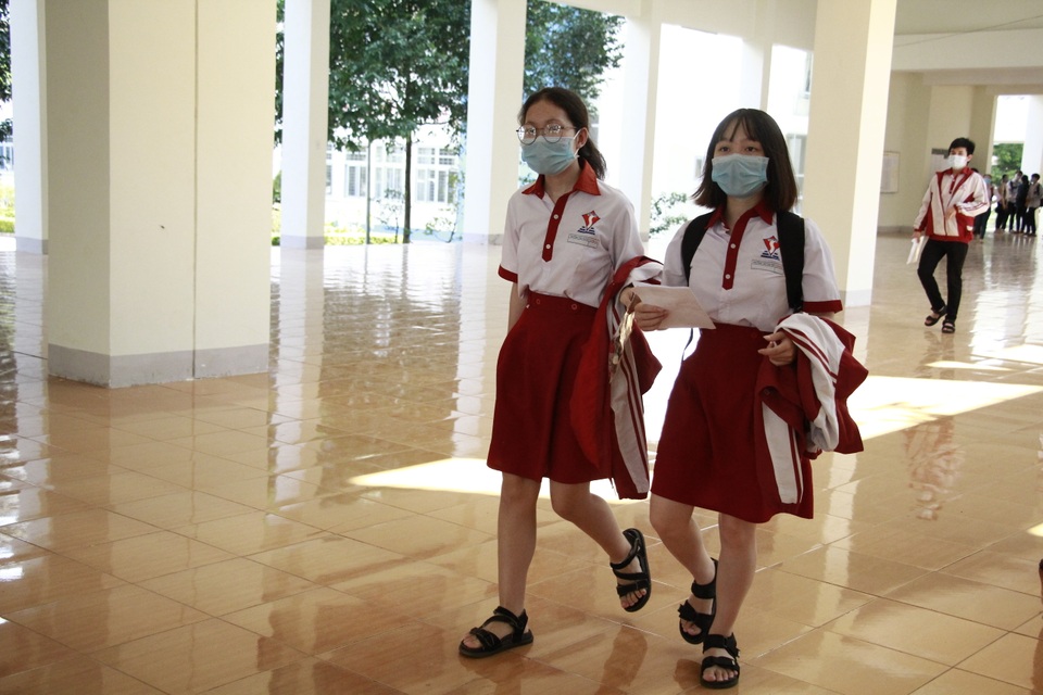 Phòng dịch chặt chẽ trong ngày làm thủ tục dự thi tốt nghiệp THPT đợt 2 - 11 Phòng dịch chặt chẽ trong ngày làm thủ tục dự thi tốt nghiệp THPT đợt 2 - 11